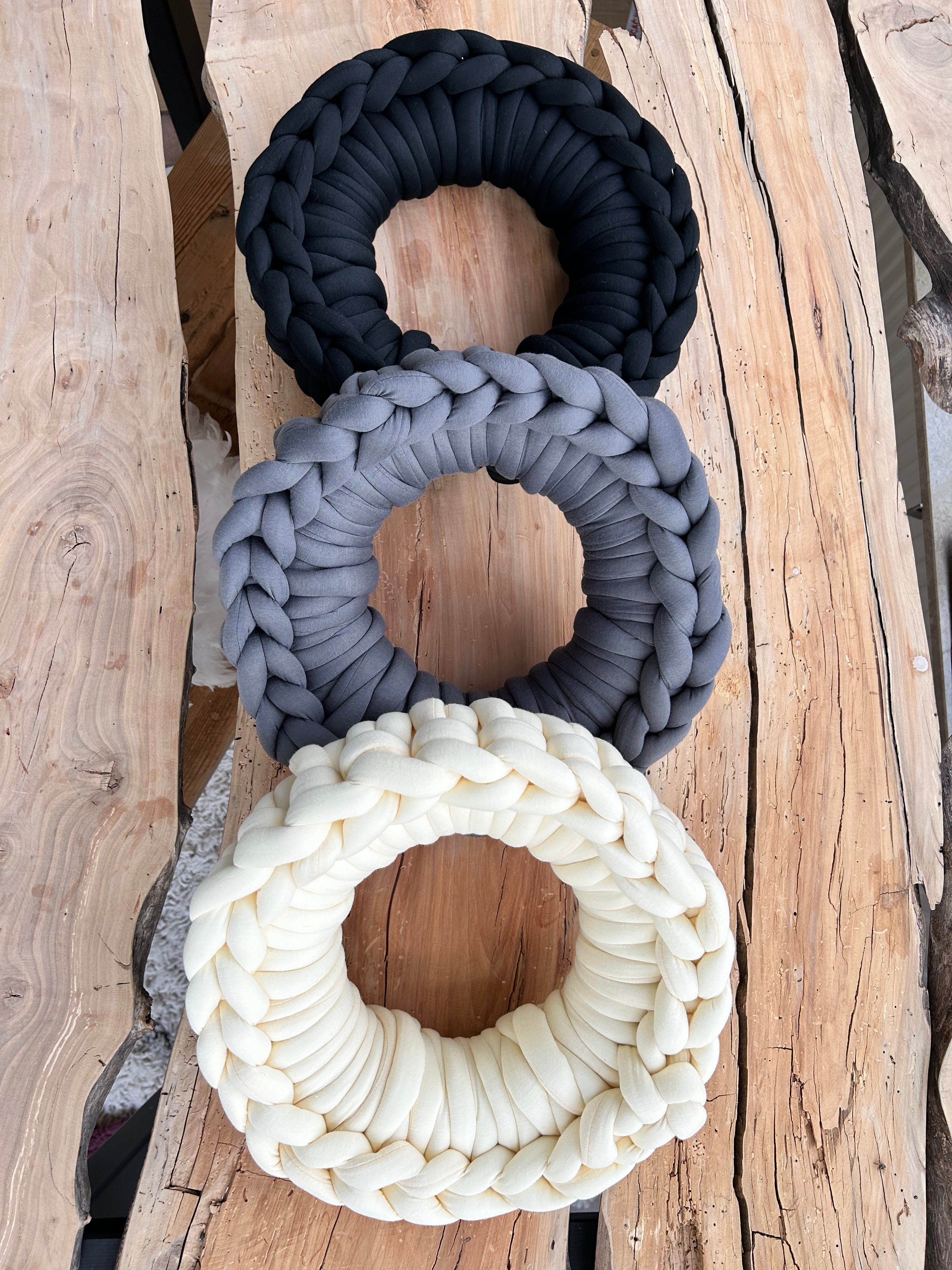 Stoffkranz schwarz Handmade