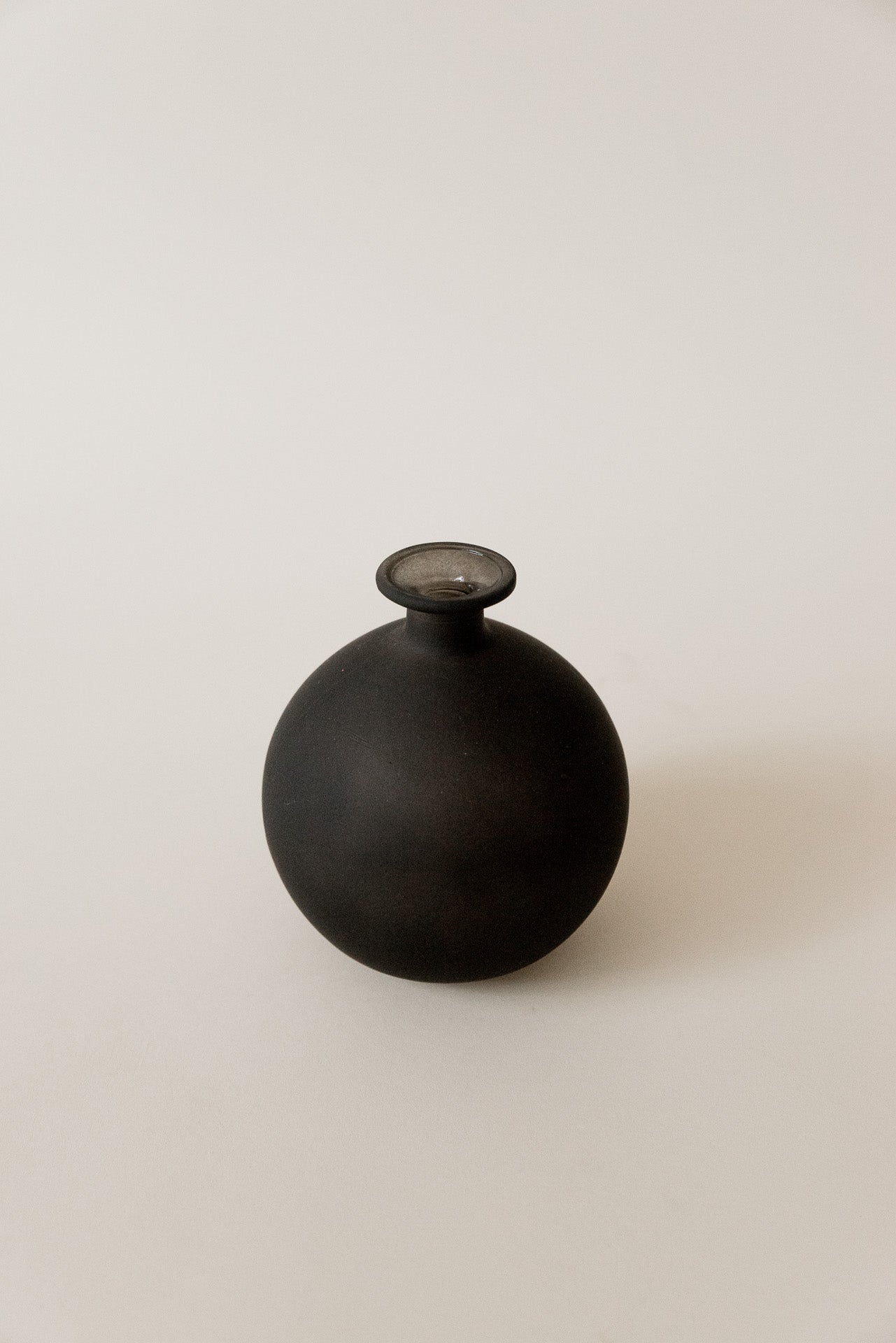 Vase schwarz bauchig