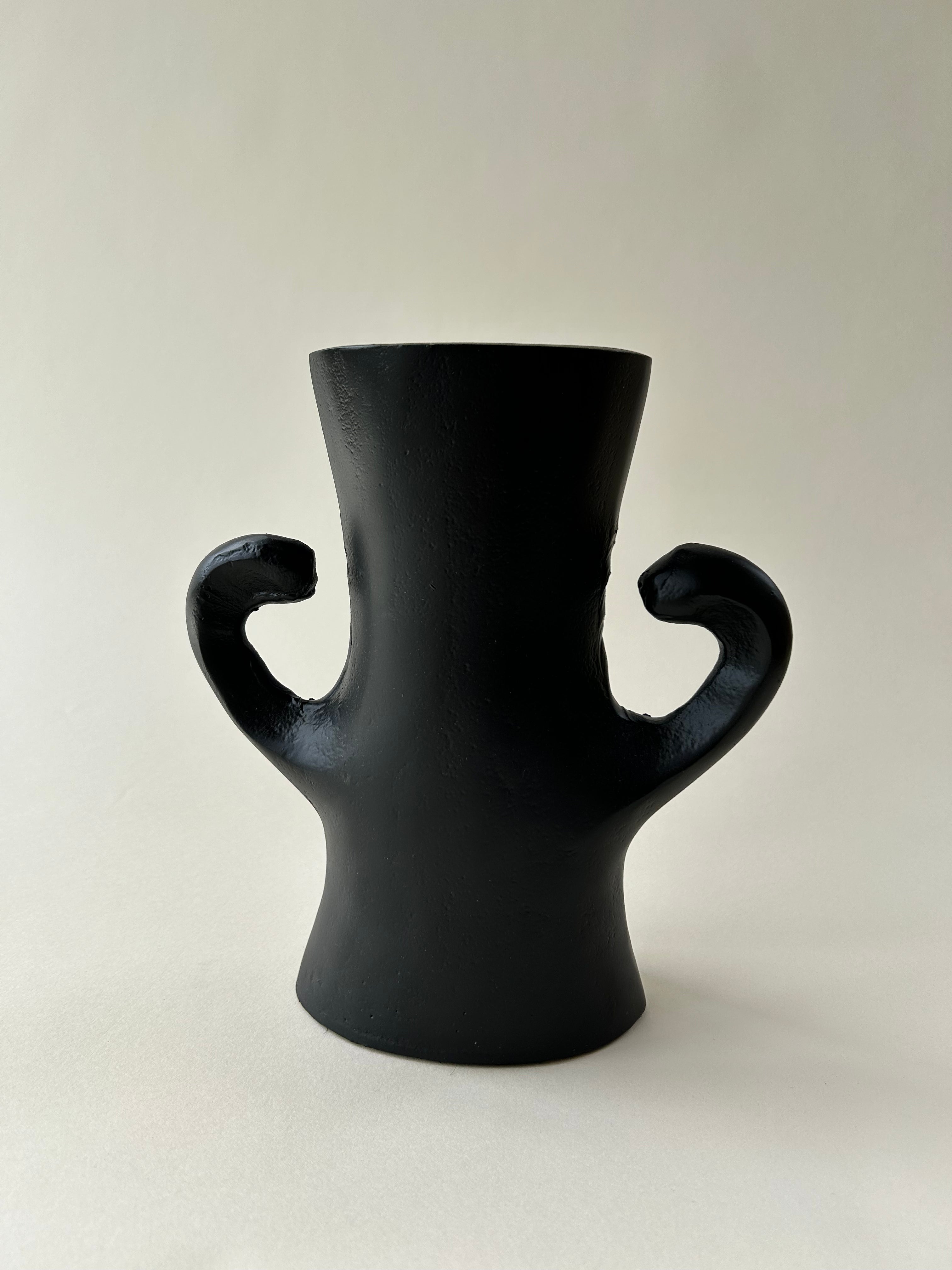 Henkelvase schwarz klein