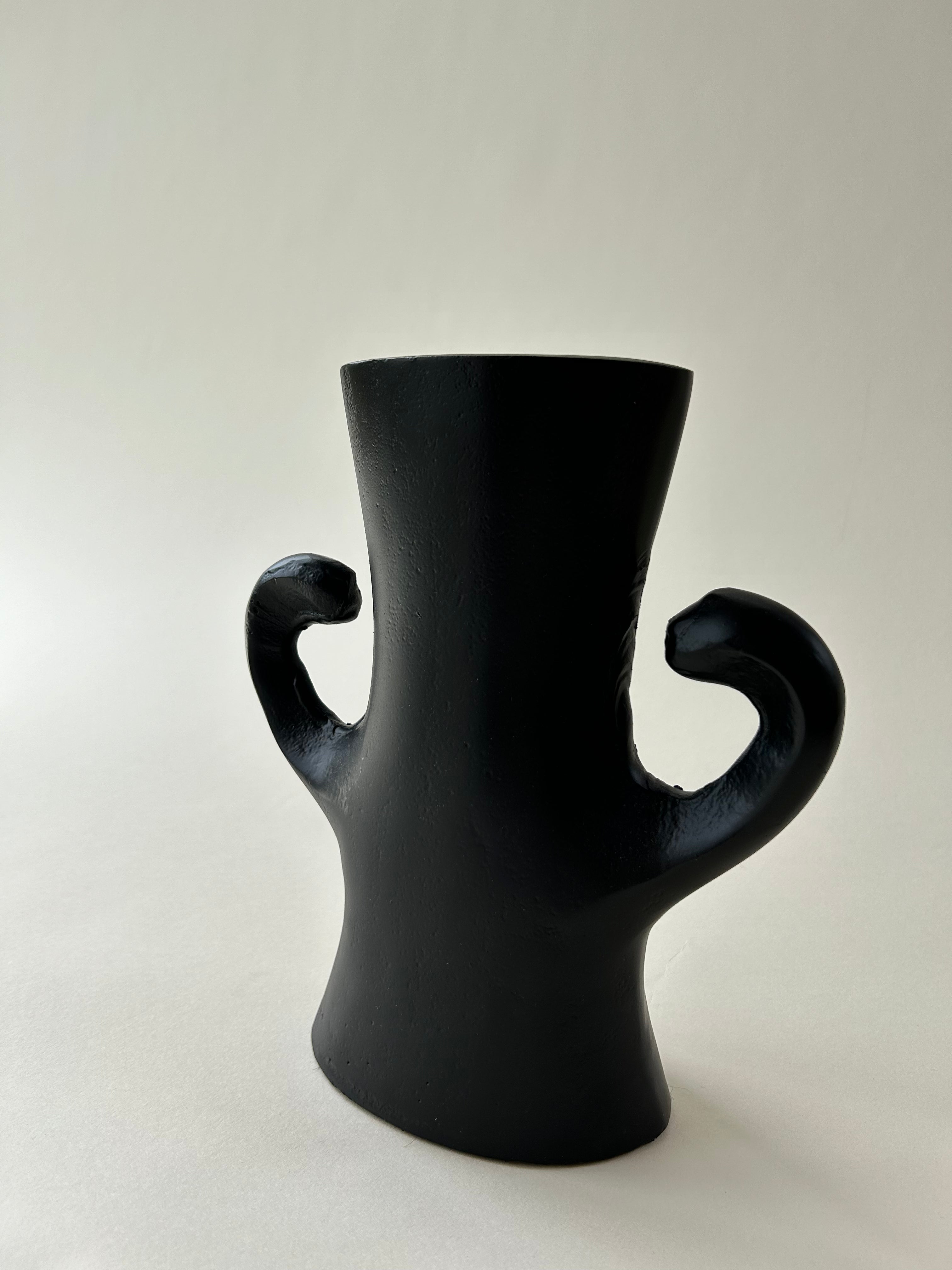 Henkelvase schwarz klein